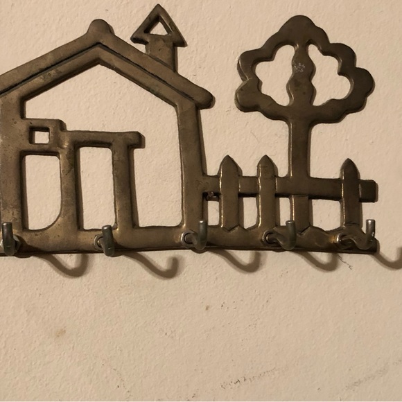 8894 Brass Key Holder House Tree Picket Fence 5 Key Holder Vintage Wall Mount - Picture 2 of 8